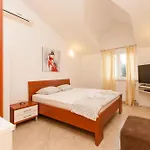 In Okrug Gornji 6130 דירה טרוגיר