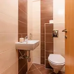 In Okrug Gornji 6130 דירה