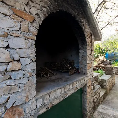In Okrug Gornji 6130 דירה