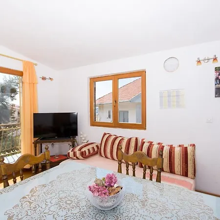 In Okrug Gornji 6130 דירה טרוגיר